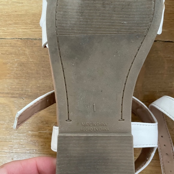 Old Navy White Dress Sandals - Picture 3 of 4